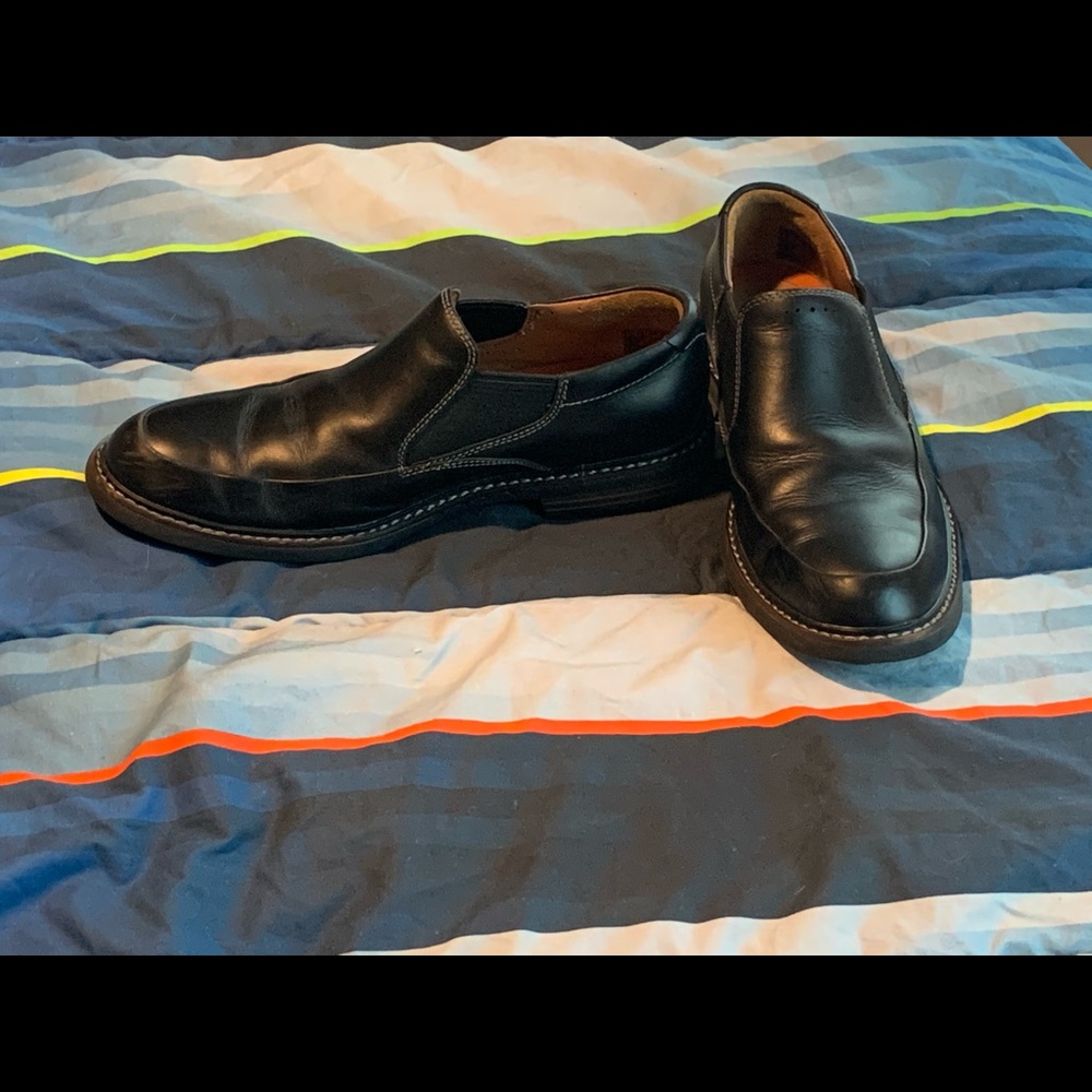 Men’s size 7 Clark’s slide on dress shoes